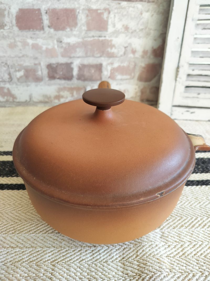 Antique Hazelnut Le Creuset Pan with lip & lid