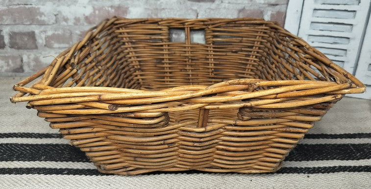 Vintage Willow Basket – Rustic Farmhouse Charm