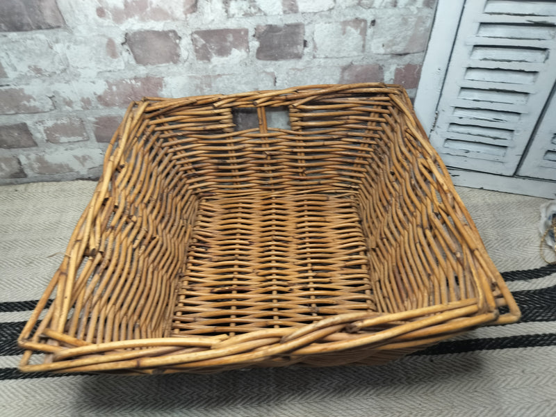 Vintage Willow Basket – Rustic Farmhouse Charm