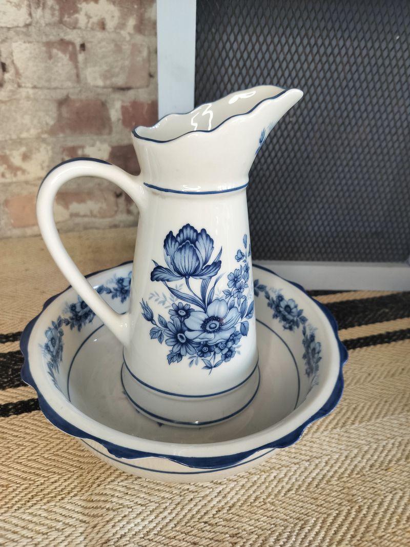 Vintage French Porcelain Bathroom Set