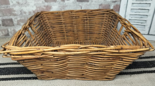 Vintage Willow Basket – Rustic Farmhouse Charm