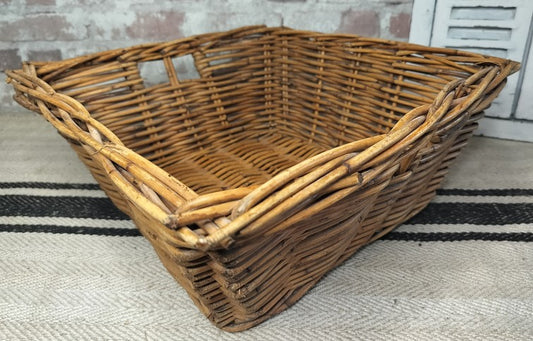 Vintage Willow Basket – Rustic Farmhouse Charm