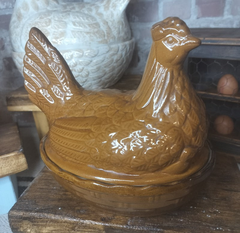 Vintage Hen on Nest by Moira Pottery