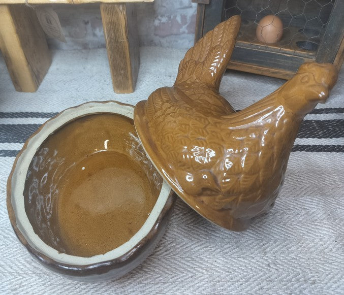 Vintage Hen on Nest by Moira Pottery