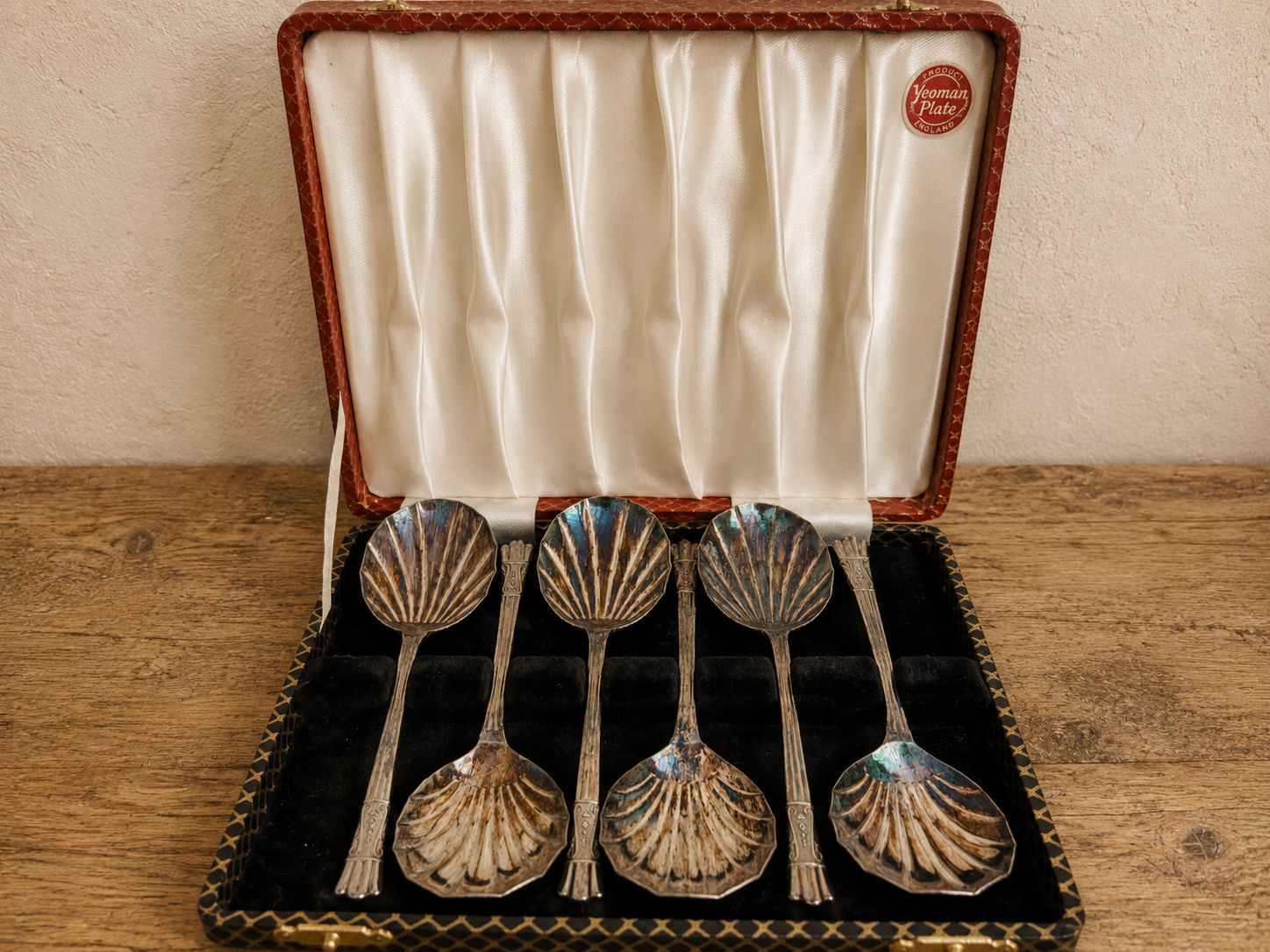 Vintage Yeoman Plate Silver Plated Shell Preserve Spoons in Original Presentation Case – Set of 6 photograph 2